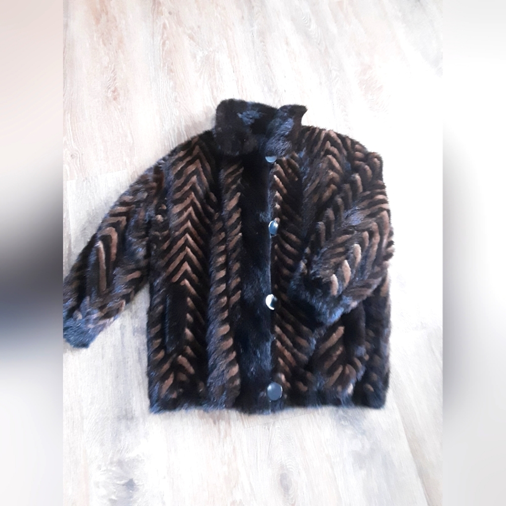 TWO TONE REVERSIBLE FUR MINK JACKET. M